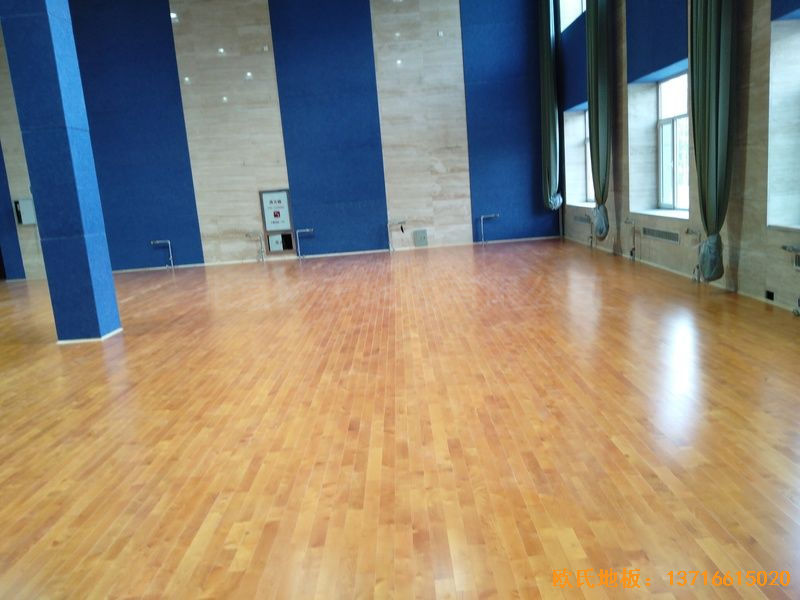 內(nèi)蒙古赤峰中國(guó)稅務(wù)總局職工活動(dòng)中心體育木地板鋪設(shè)案例