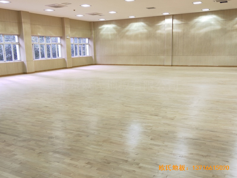 上海豐莊西路綠地小學(xué)舞臺運動木地板鋪裝案例3