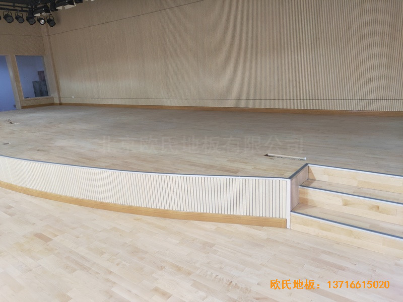 上海豐莊西路綠地小學(xué)舞臺運動木地板鋪裝案例4