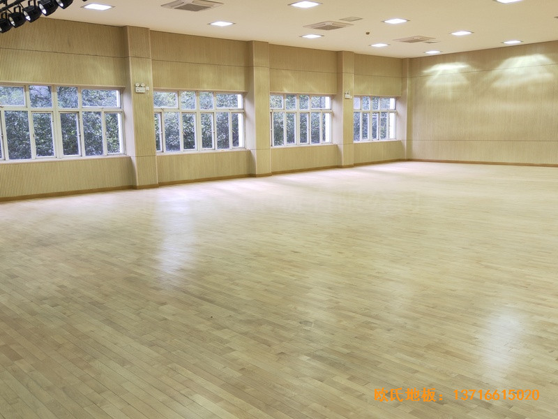 上海豐莊西路綠地小學(xué)舞臺運動木地板鋪裝案例5