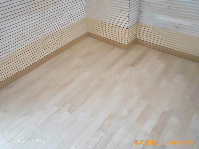 江蘇三井實(shí)驗(yàn)小學(xué)籃球館運(yùn)動(dòng)木地板施工案例3