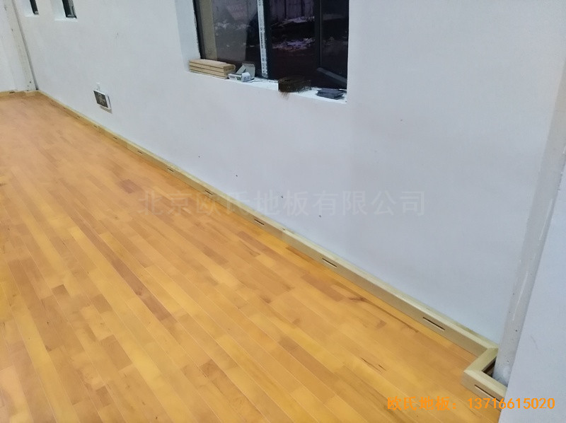 江西鷹潭余江縣工業(yè)園區(qū)籃球館體育木地板施工案例2