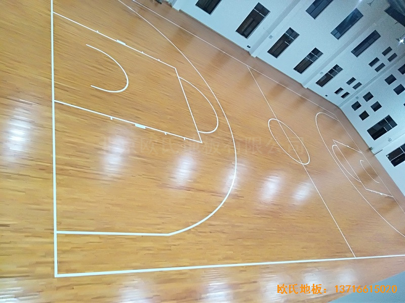 江西鷹潭余江縣工業(yè)園區(qū)籃球館體育木地板施工案例3