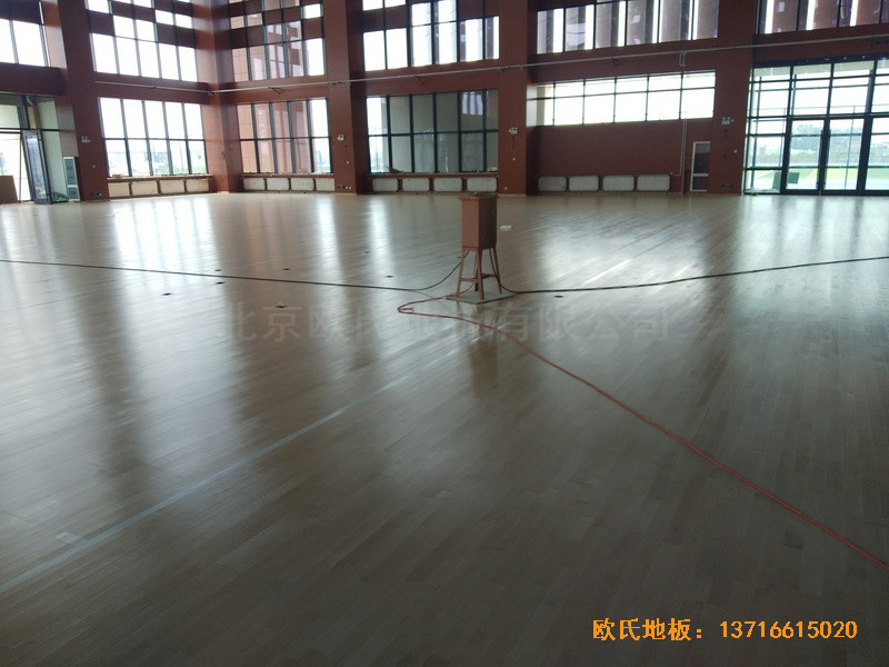 河北工程大學(xué)新校區(qū)籃球館體育木地板鋪設(shè)案例3