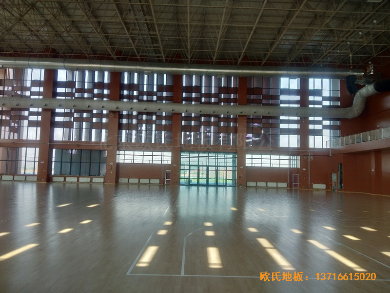 河北工程大學(xué)新校區(qū)籃球館體育木地板鋪設(shè)案例4