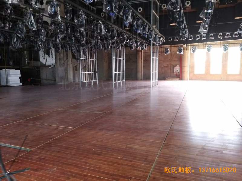 云南怒江百花嶺特色村舞臺(tái)體育地板施工案例6