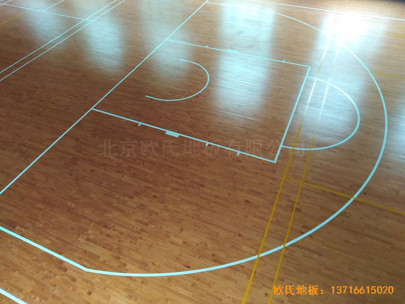 北大貴陽附屬實驗學校運動館體育木地板施工案例3