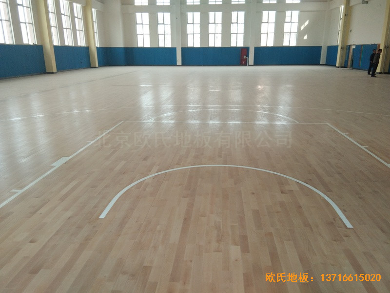 山東李滄徐水路小學(xué)籃球館體育木地板鋪設(shè)案例3