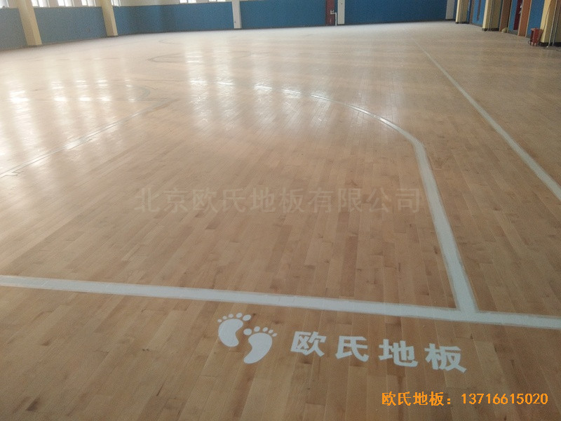 山東李滄徐水路小學(xué)籃球館體育木地板鋪設(shè)案例4