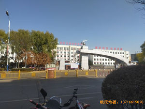 鄂爾多斯準(zhǔn)格爾旗世紀(jì)中學(xué)體育地板安裝案例