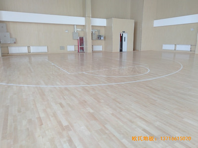 山東濟(jì)南雪山小學(xué)籃球館運(yùn)動(dòng)地板施工案例